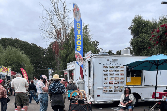 Milwaukie Station Food Cart Pod